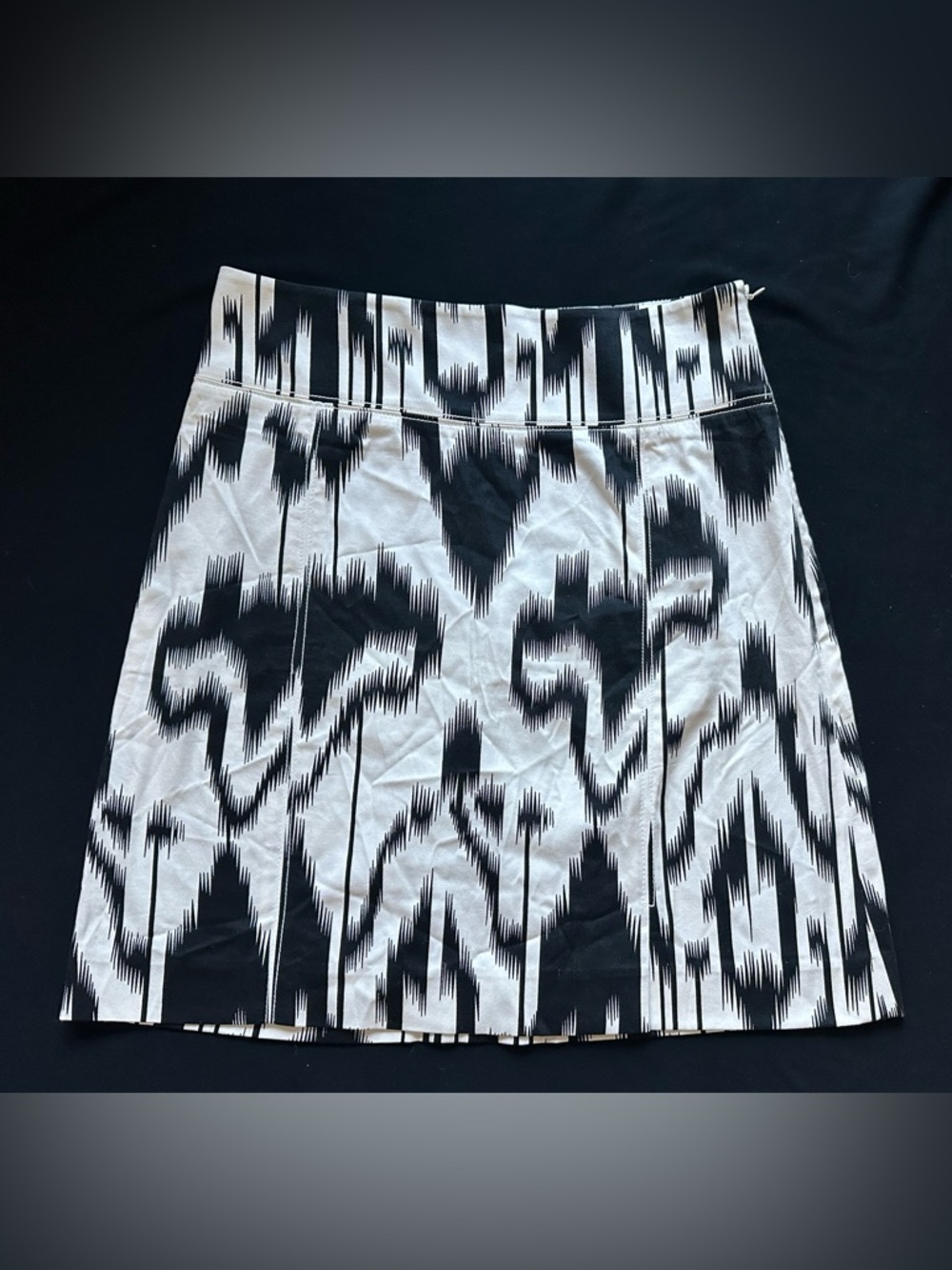 Club Monaco Black and White Abstract Pattern A-Line mini Skirt